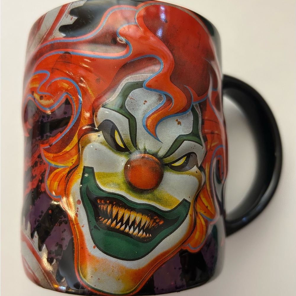 Mug: 2015 Universal Orlando halloween horror nights 25 creepy clown